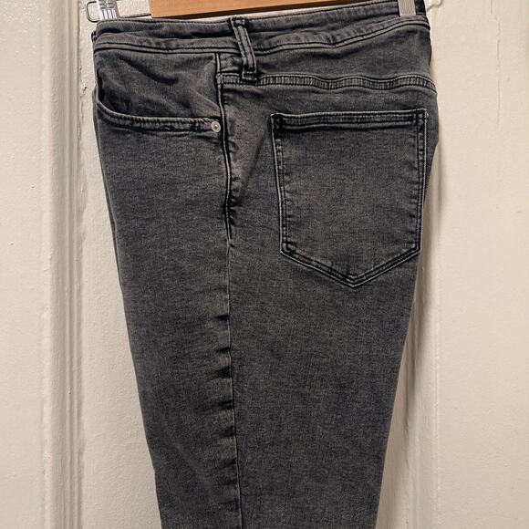 Gap Factory Mid Rise Universal Legging Jeans with Washwell Size 12/31Short - Picture 3 of 10